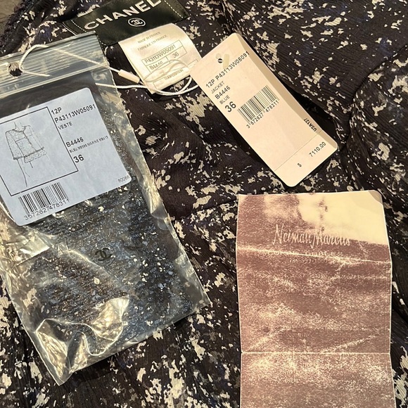 Chanel authentic bnwt runway detail pleats lining jacket & jumbo CC buttons - Picture 11 of 14